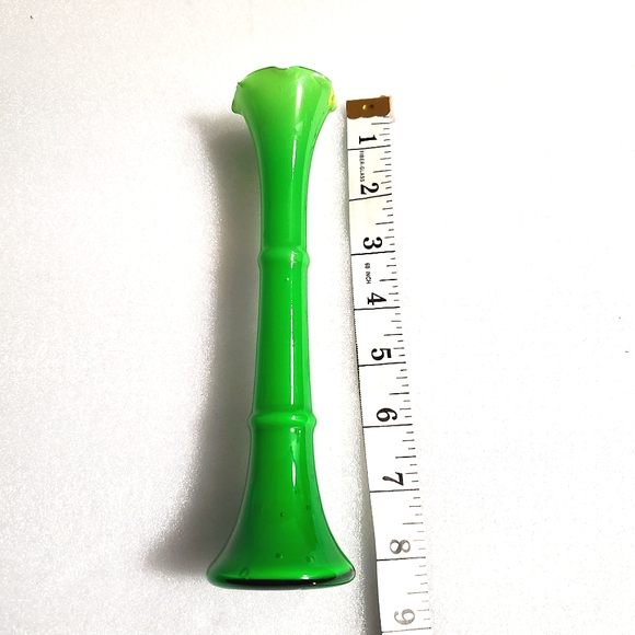Vintage Carlo Moretti Murano style green cased Bud Vase Ruffle Top Design - Picture 4 of 7